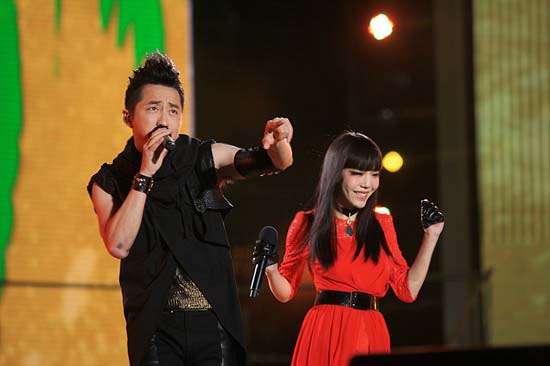 吴莫愁与庾澄庆在《中国好声音》同台表演